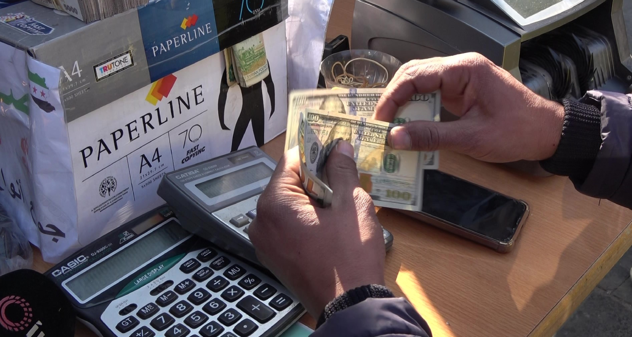 Suriye lirası, dolar karşısında değer kazanmaya devam ediyor