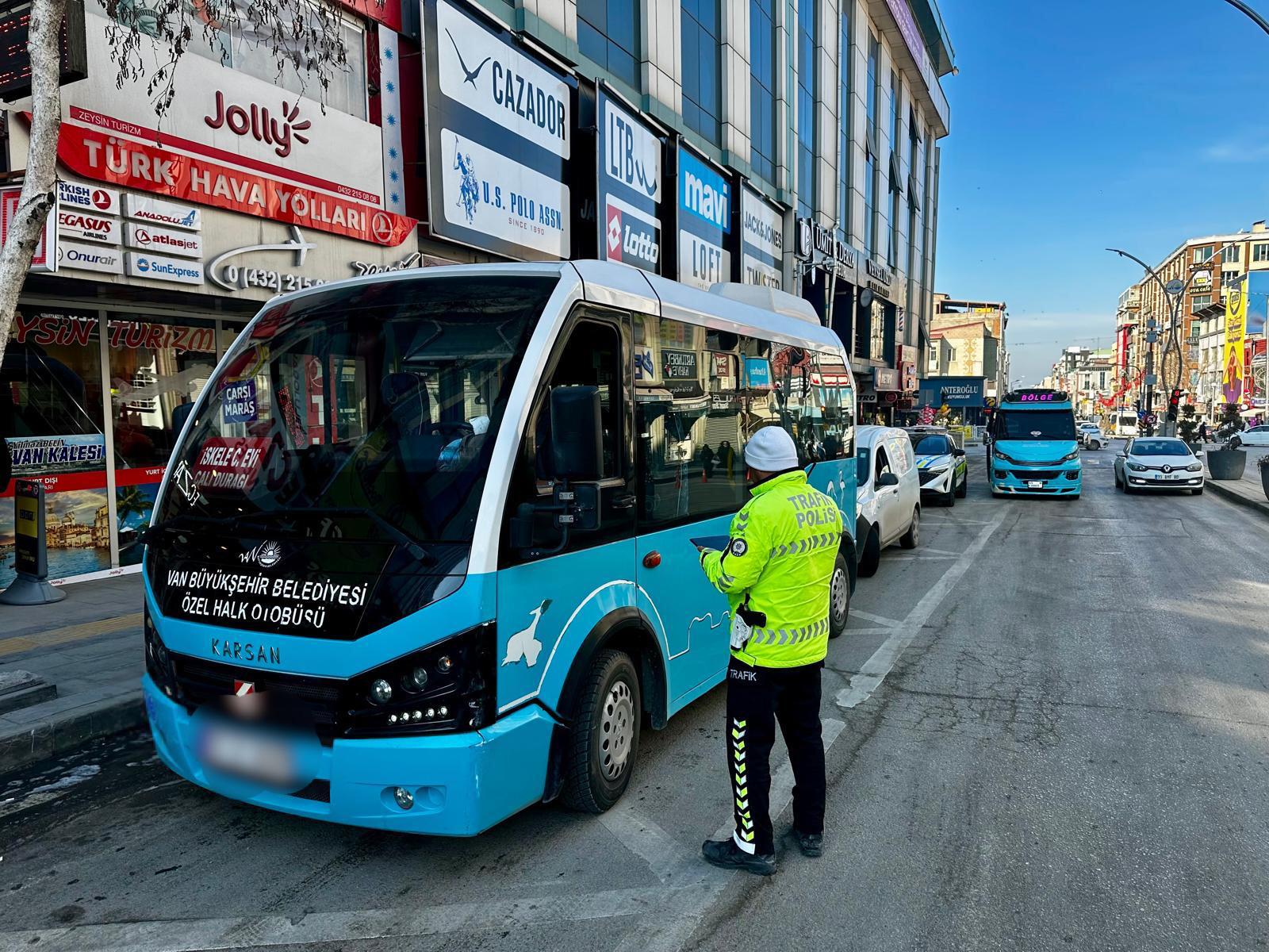 Van’da 13 araca trafikten men cezası