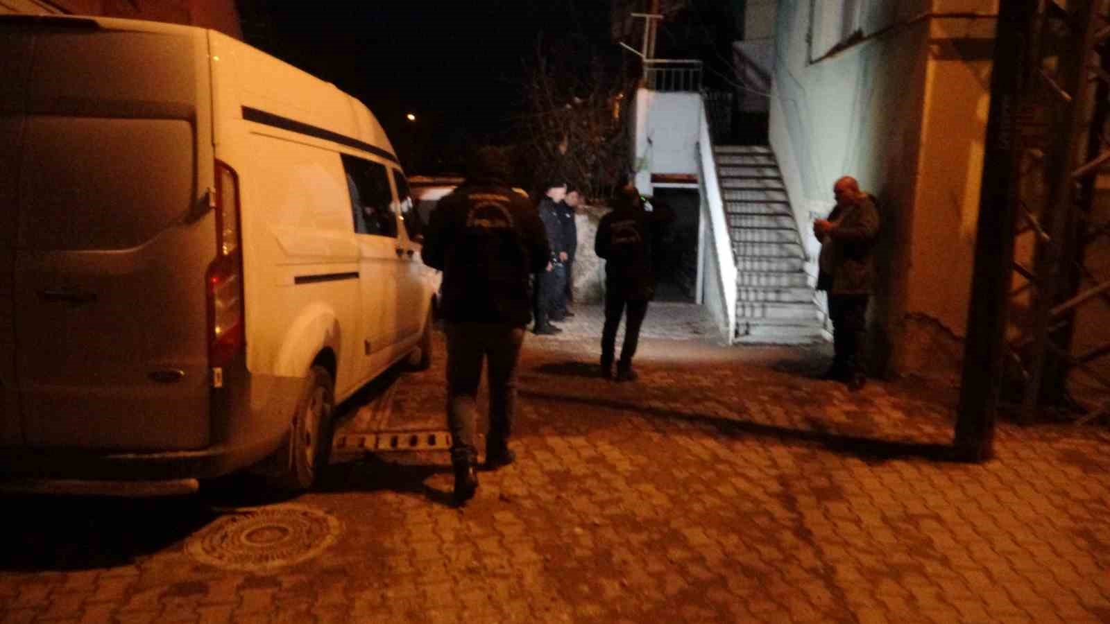 Husumetlisini silahla yaralayıp kaçtı