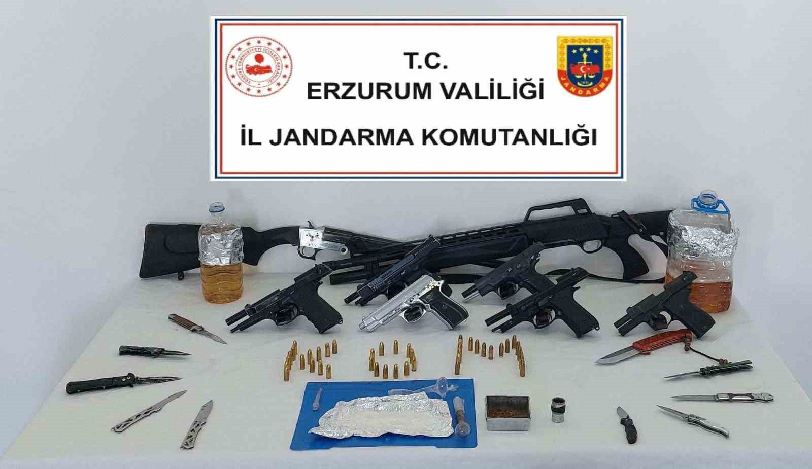 Jandarmadan uyuşturucu tacirlerine operasyon