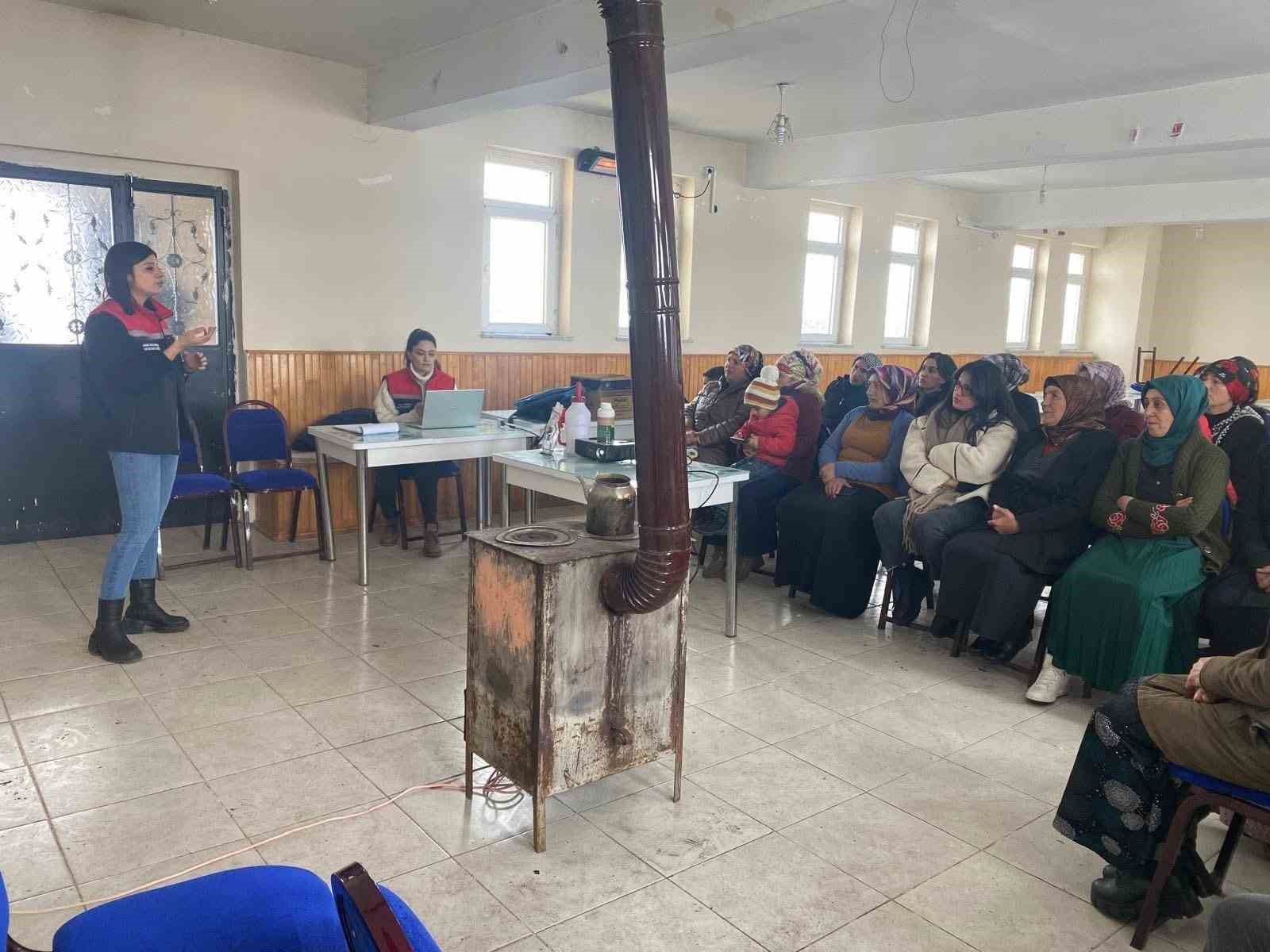 Kadın çiftçiler hem öğreniyor hem güçleniyor