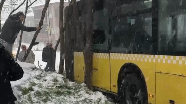İstanbul’da etkili olan kar, kazayı da beraberinde getirdi