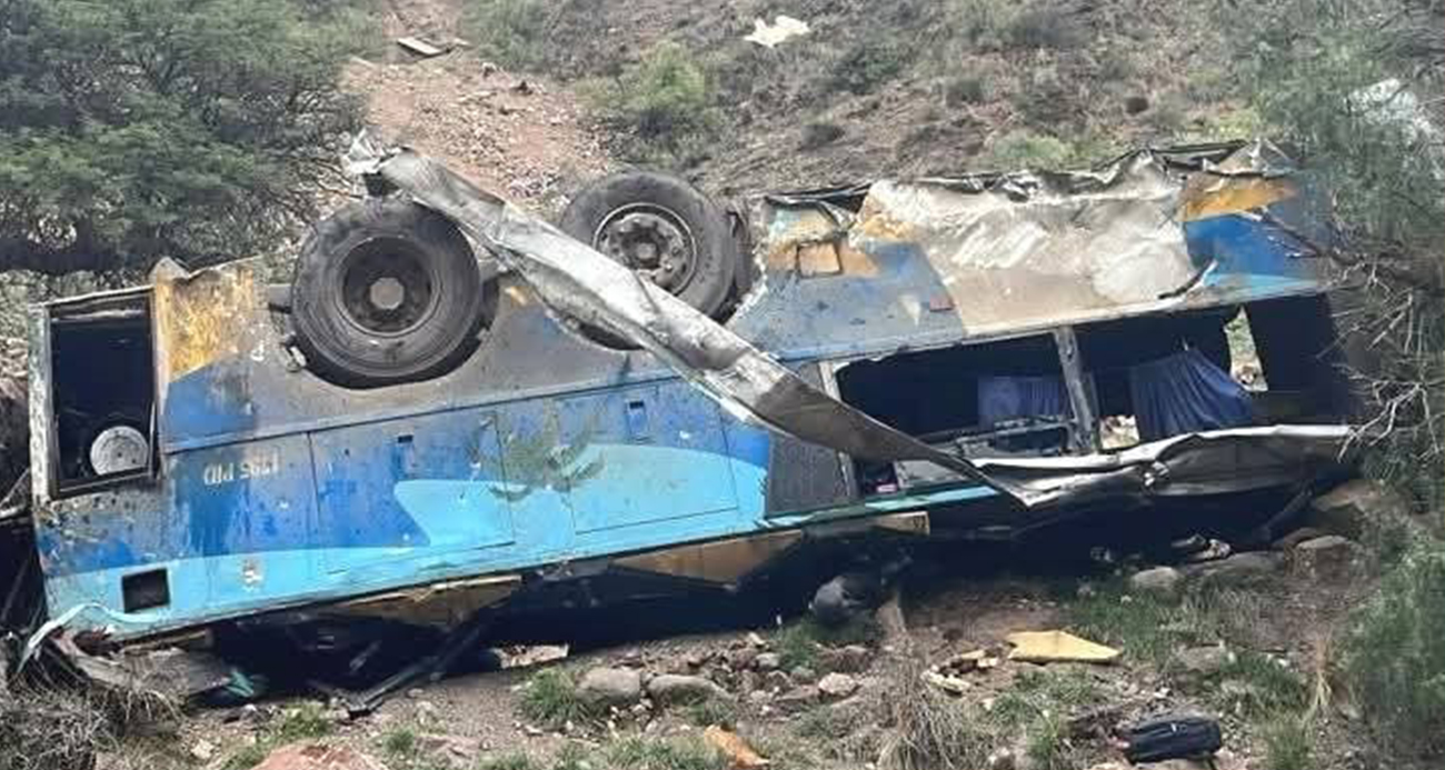 Bolivya’da yolcu otobüsü uçurumdan yuvarlandı: 31 ölü