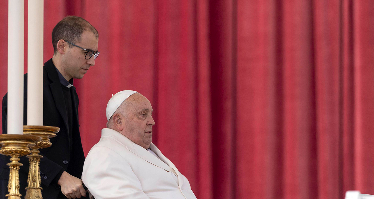 Papa Francis’in her iki akciğerinde de zatürre başlangıcı olduğu tespit edildi