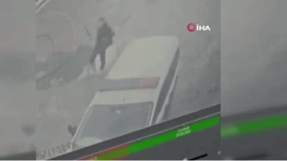 İstanbul’da polise bıçaklı saldırı:O anlar kamerada