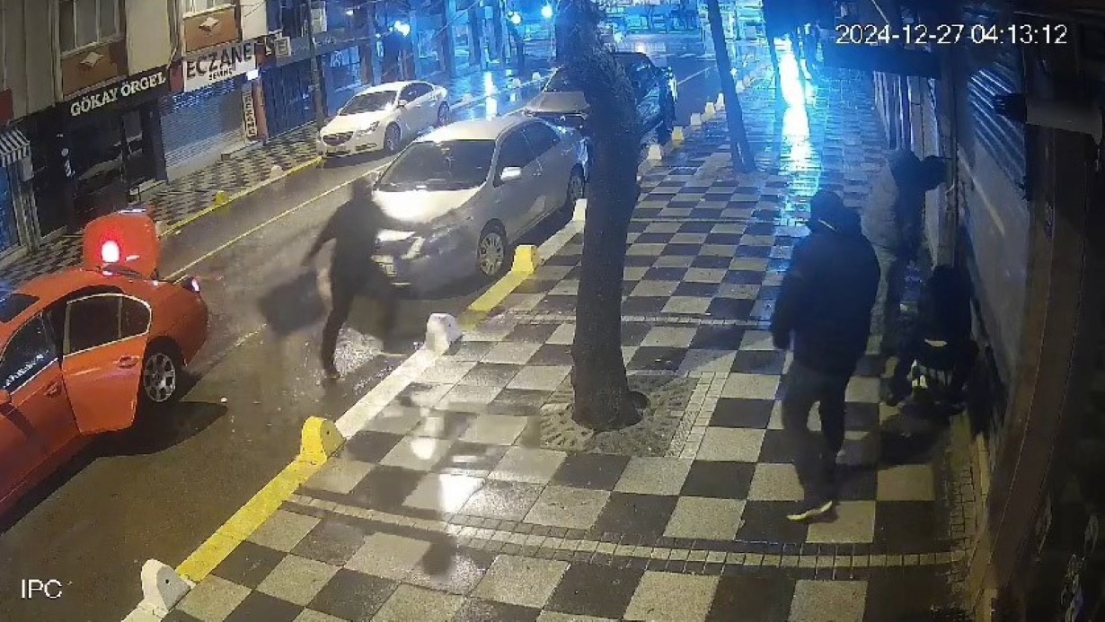 Maskeli soyguncular kuyumcuyu talan etti