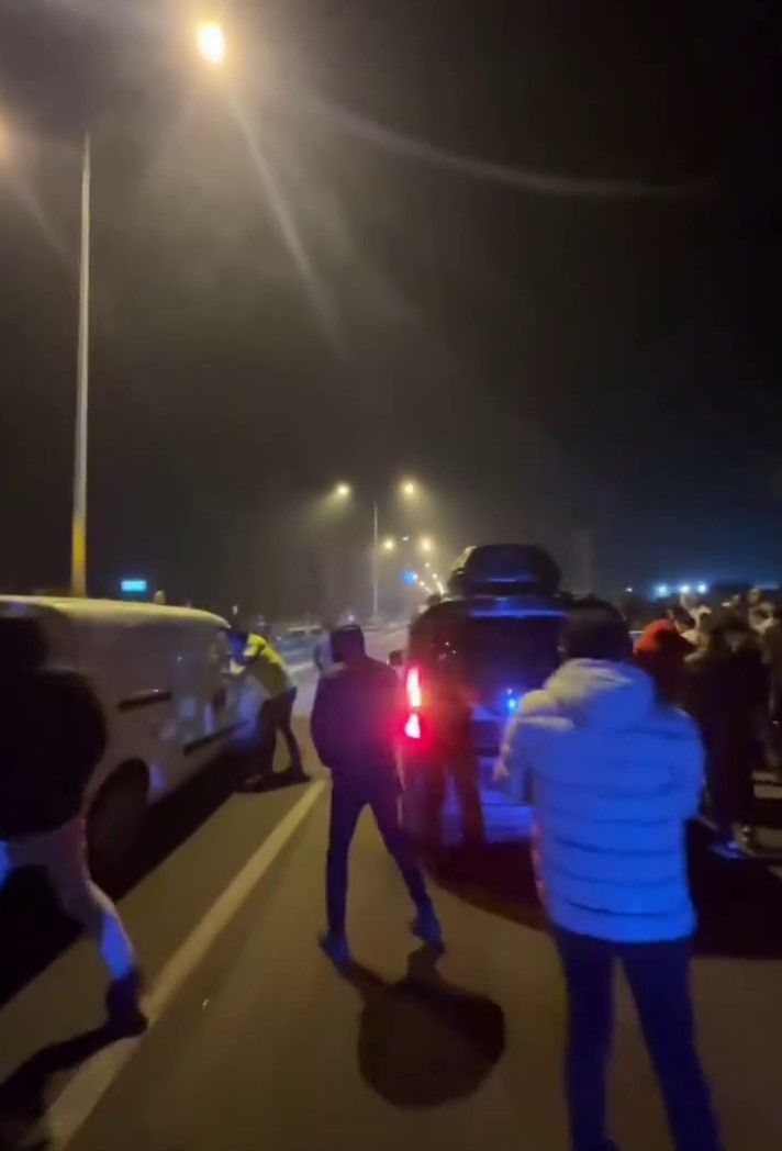 Trafiğe açık yolda yarıştılar