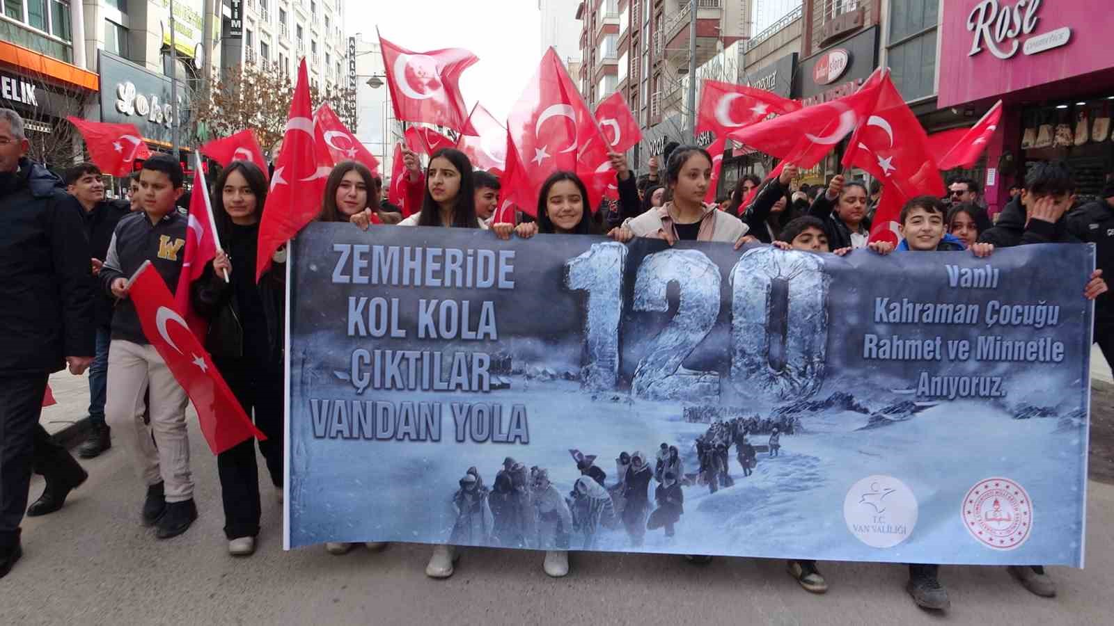Van’da “120 kahraman çocuk” anısına yürüyüş düzenlendi