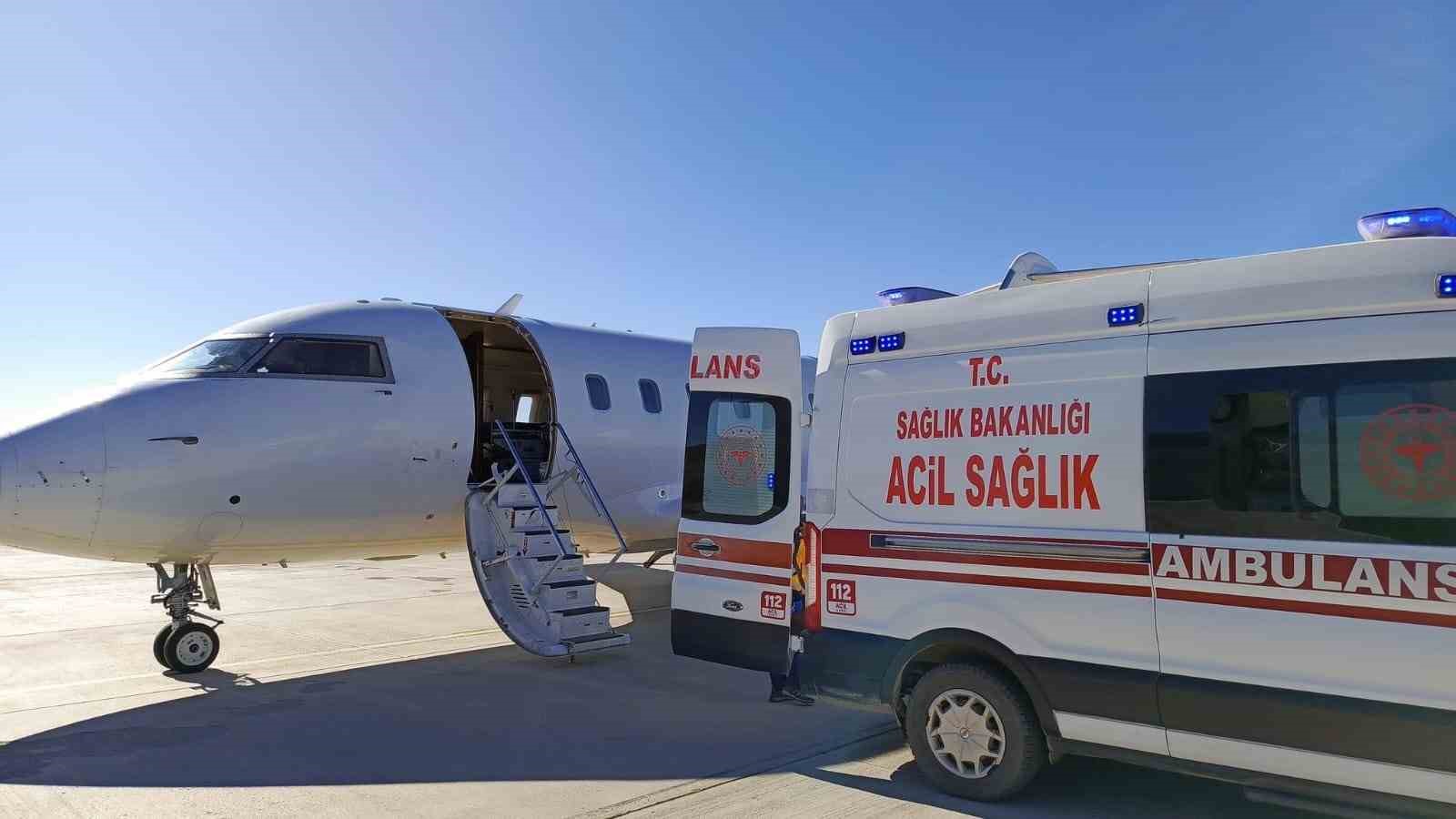 Van’da ambulans uçak 10 yaşındaki hasta için havalandı