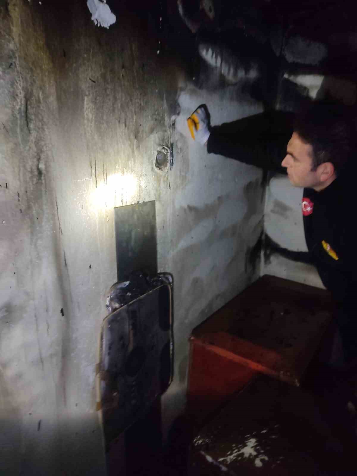 Van’da ev yangını maddi hasara neden oldu