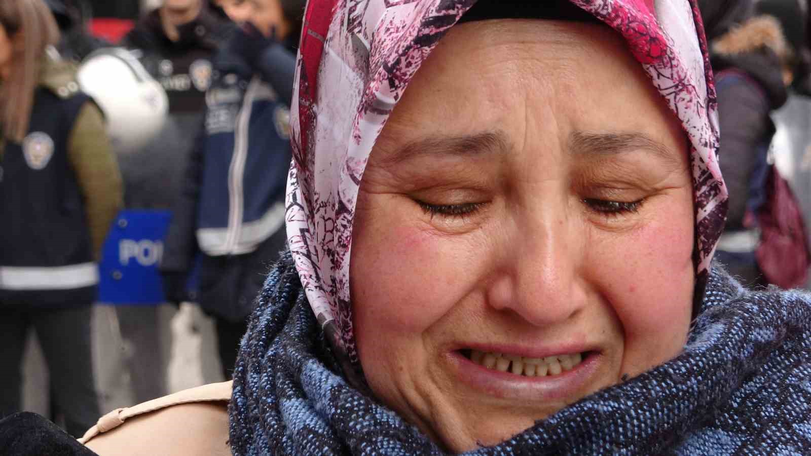 Van’da eylemlere katılan Bitlisli anne: “Evladımın ölüm haberini gönderdiler”