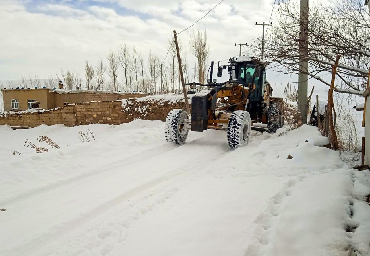 Van’da karla mücadele devam ediyor
