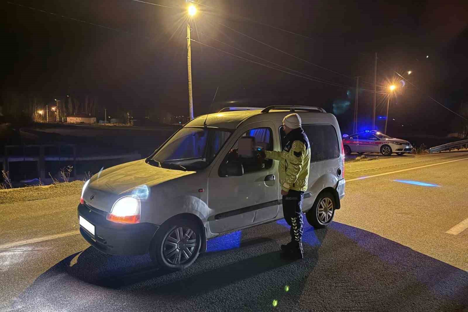 Van’da yüzlerce araç trafikten men edildi