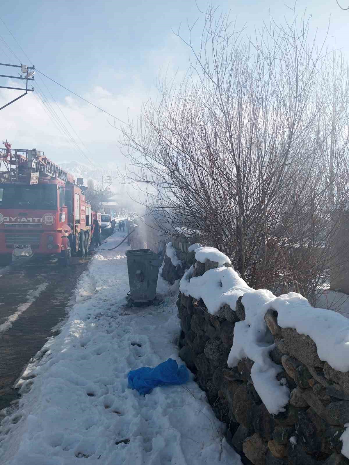 Van’ın Muradiye ilçesinde tandır evi yangını