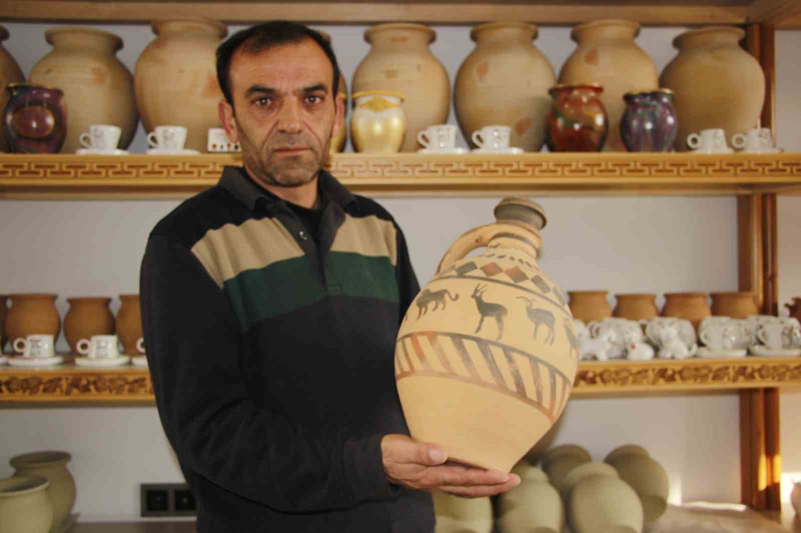 Van’ın son çömlek ustası mesleğini gelecek nesillere aktarıyor