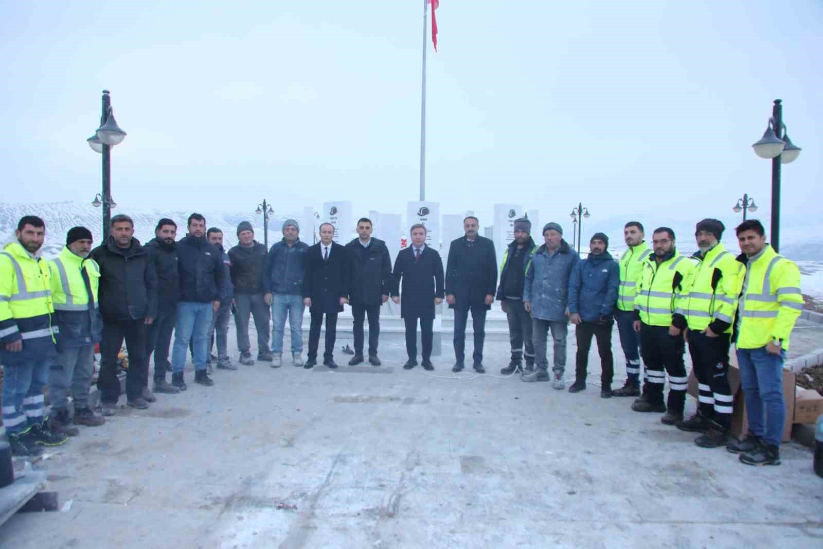 Vefat eden maden  işçileri için anıt yapıldı