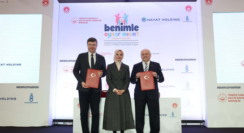 Bakan Göktaş, “Benimle Oynar mısın?” projesinin imza töreninde konuştu