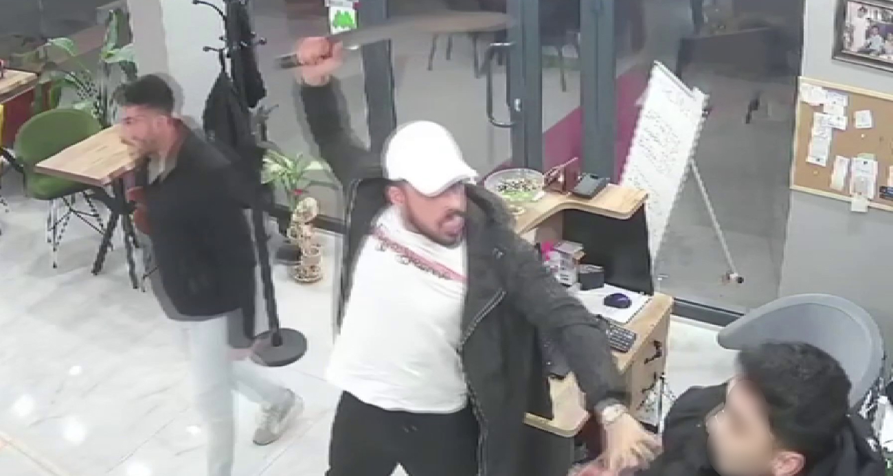 Lokantada palalı, silahlı kavga kamerada: 2 yaralı