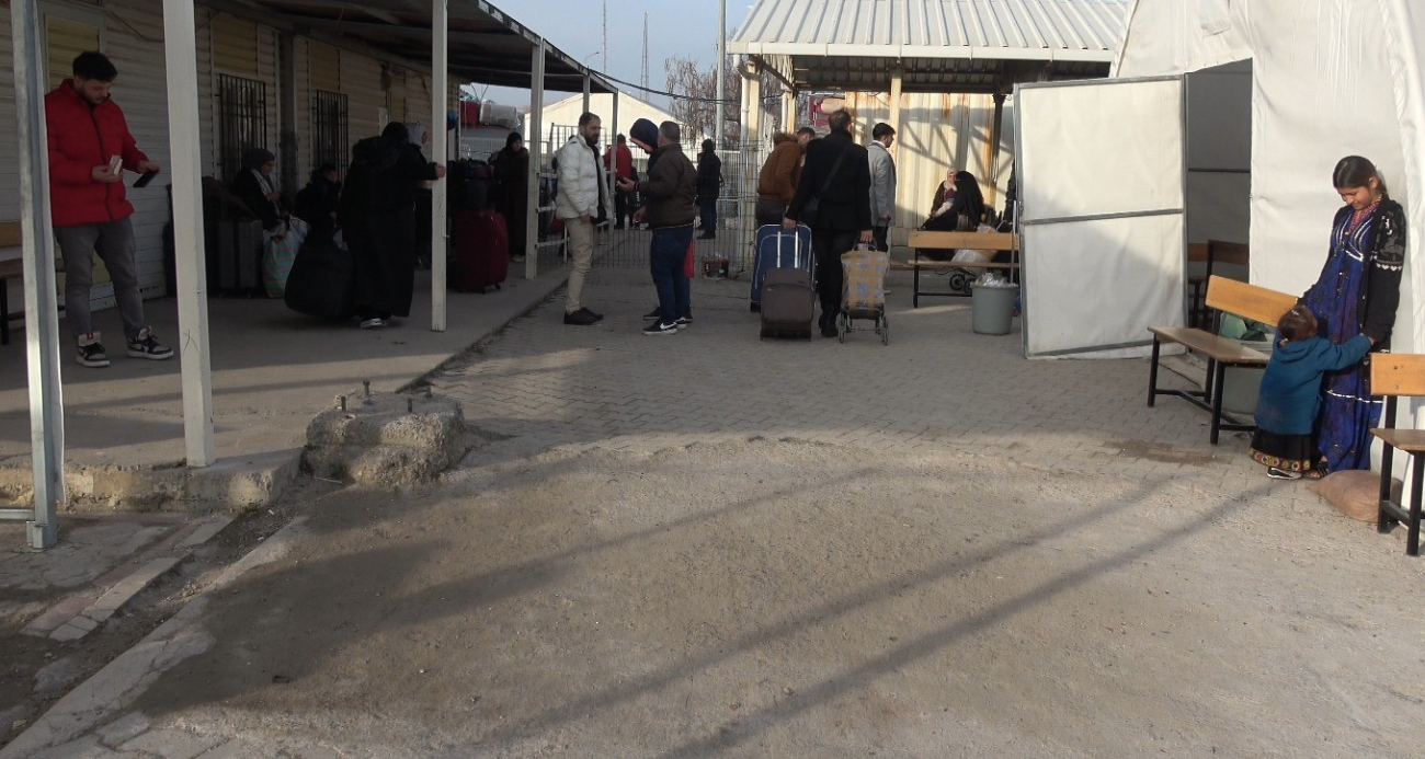 Suriyelilerin ülkelerine dönüş yolculuğu devam ediyor