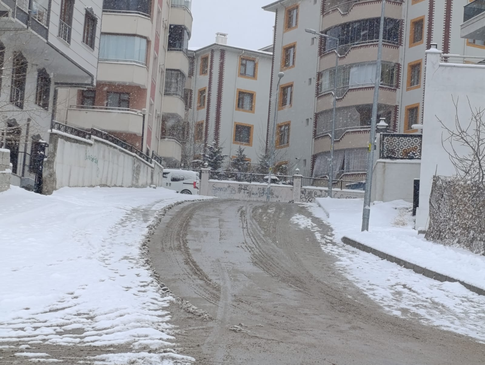 Tuşba’daki Yollar Risk Taşıyor