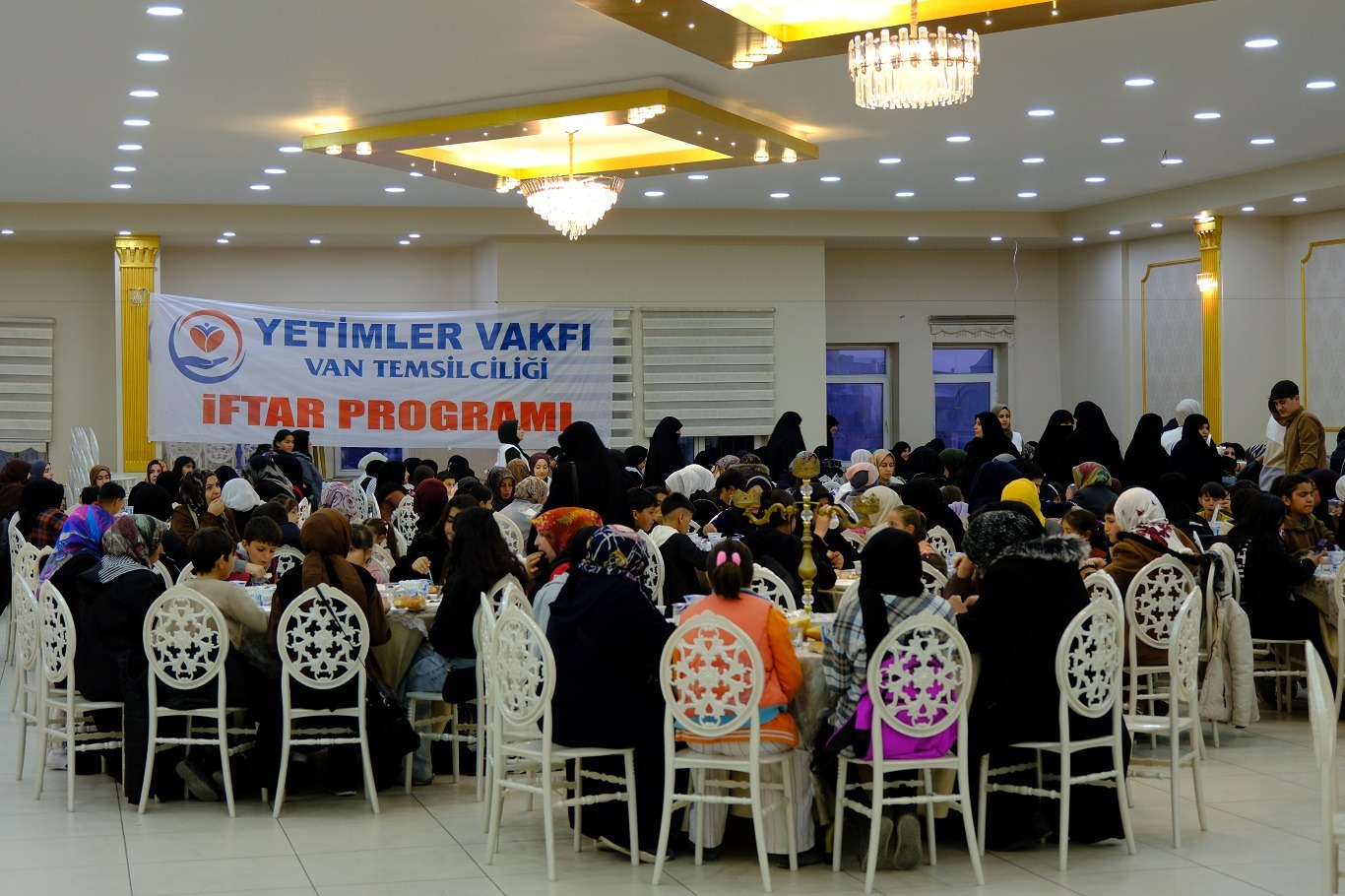 Van’da ‘Dünya Yetimler Günü’ne özel iftar programı