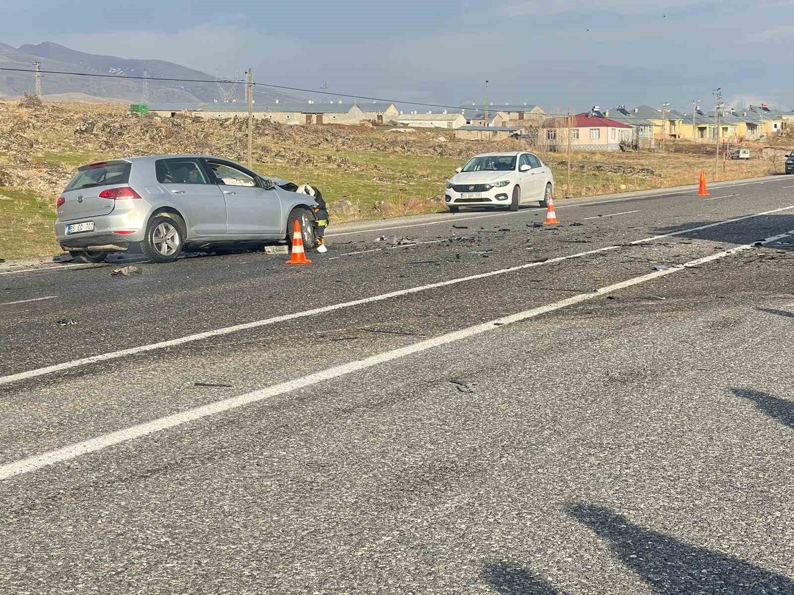 Van’da zincirleme trafik kazası: 5 yaralı