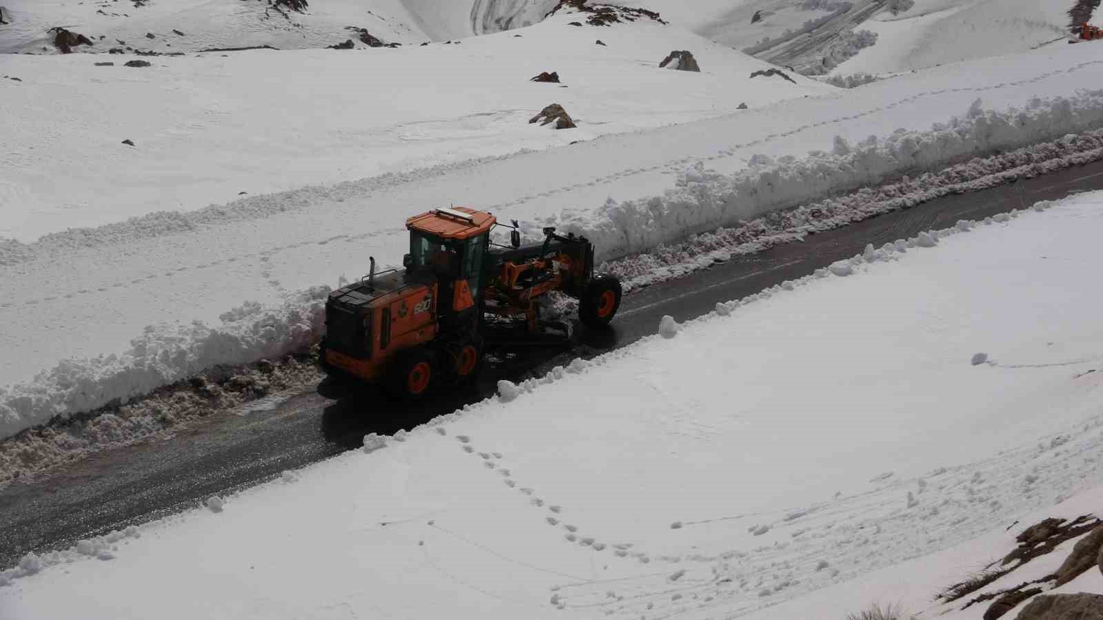 Van-Bahçesaray yolu 5 ay sonra ulaşıma açılıyor