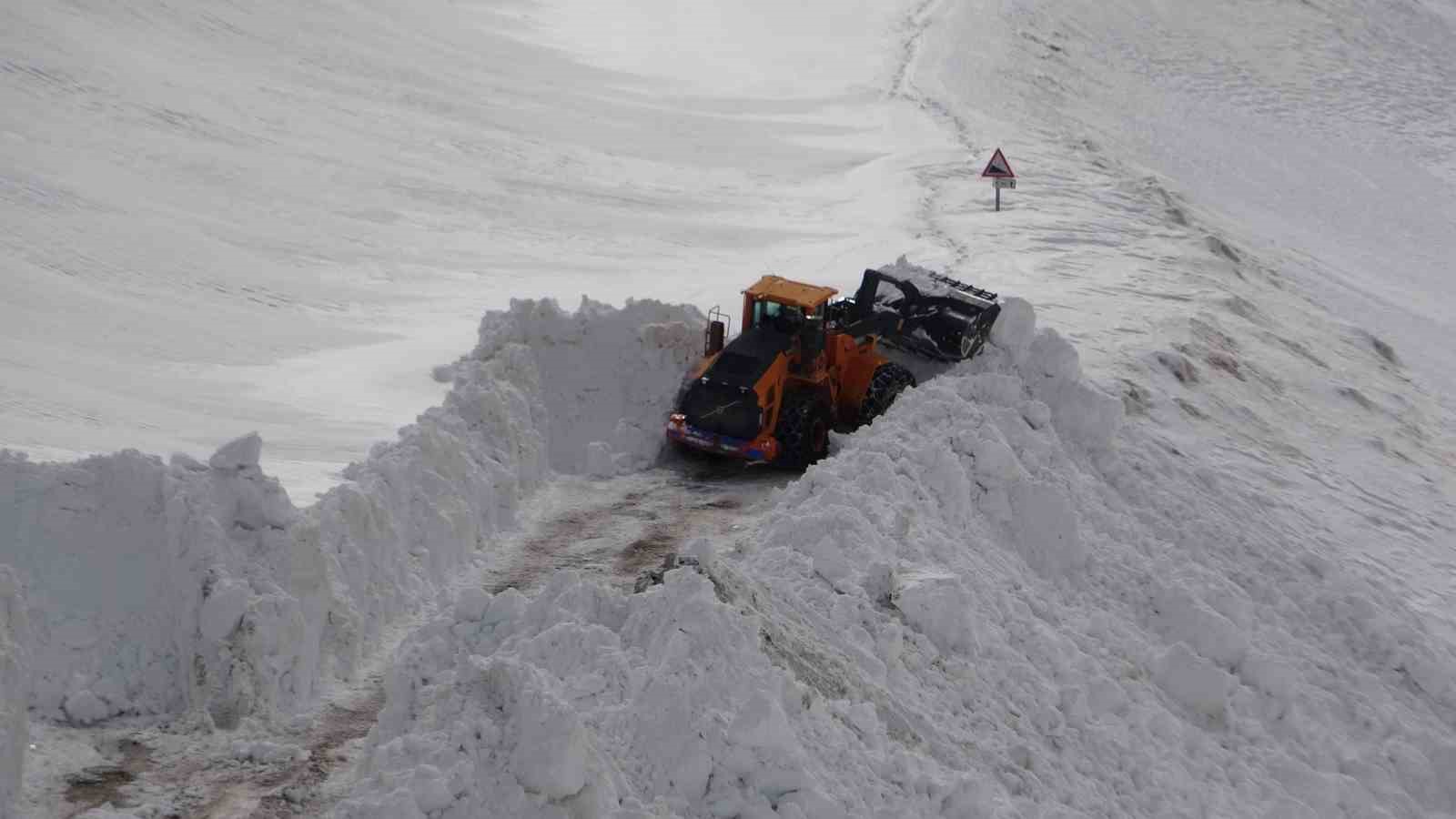 Van-Bahçesaray yolu 5 ay sonra ulaşıma açılıyor