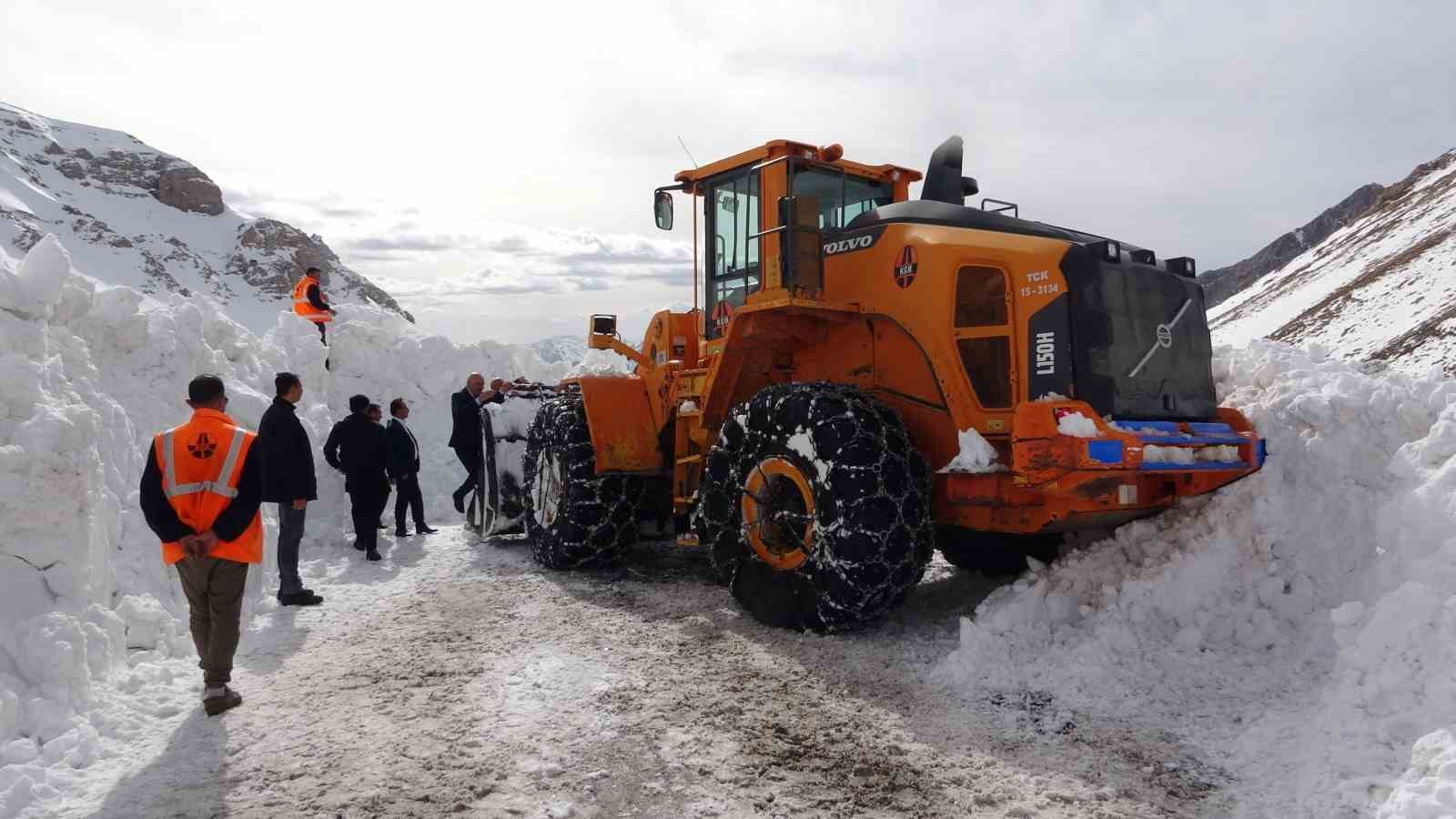 Van-Bahçesaray yolu 5 ay sonra ulaşıma açılıyor