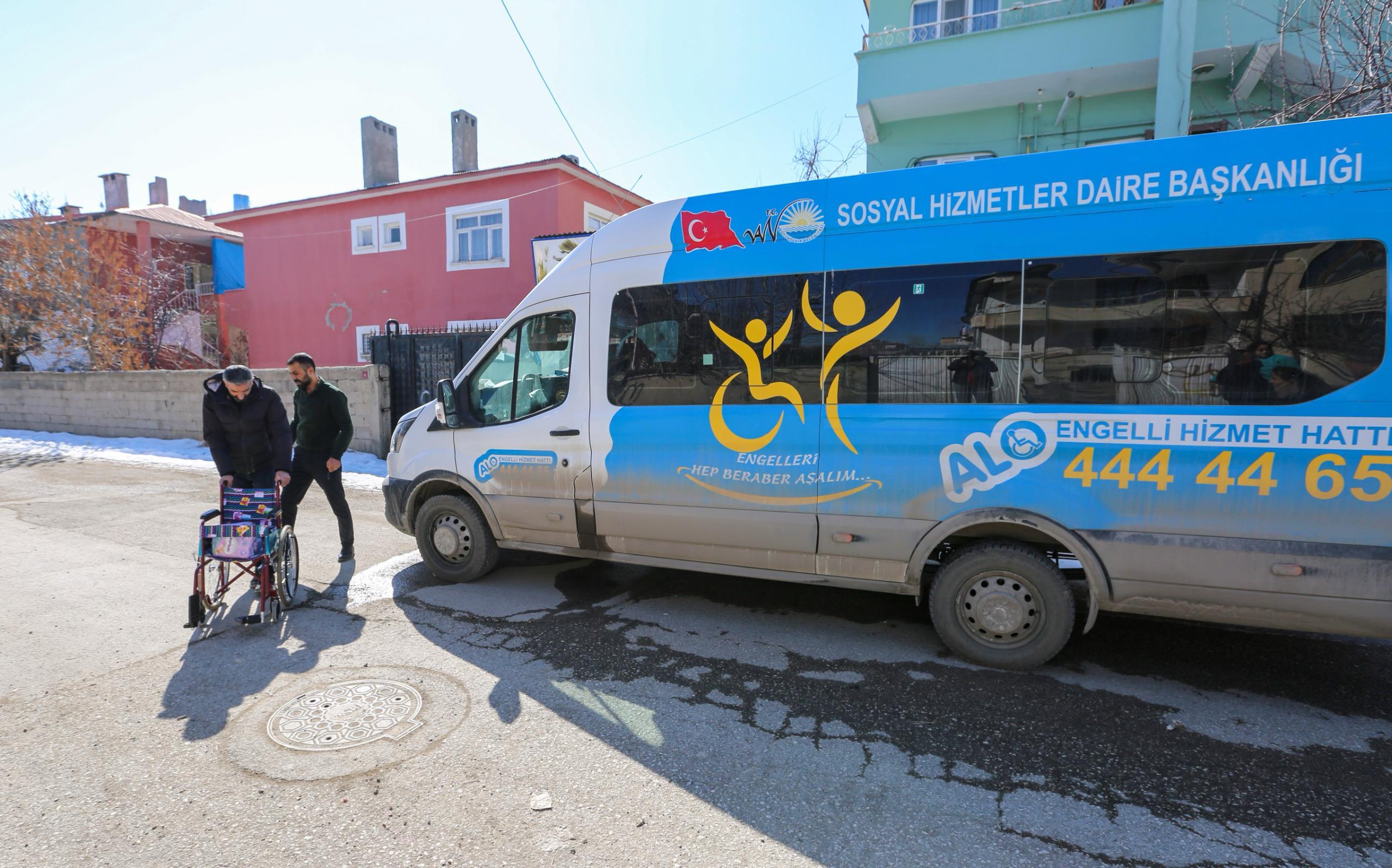 Van’da engelli vatandaşlara destek