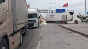 Kapıkule’de tır sürücülerine gelen yanlış SMS 10 kilometre kuyruğa neden oldu