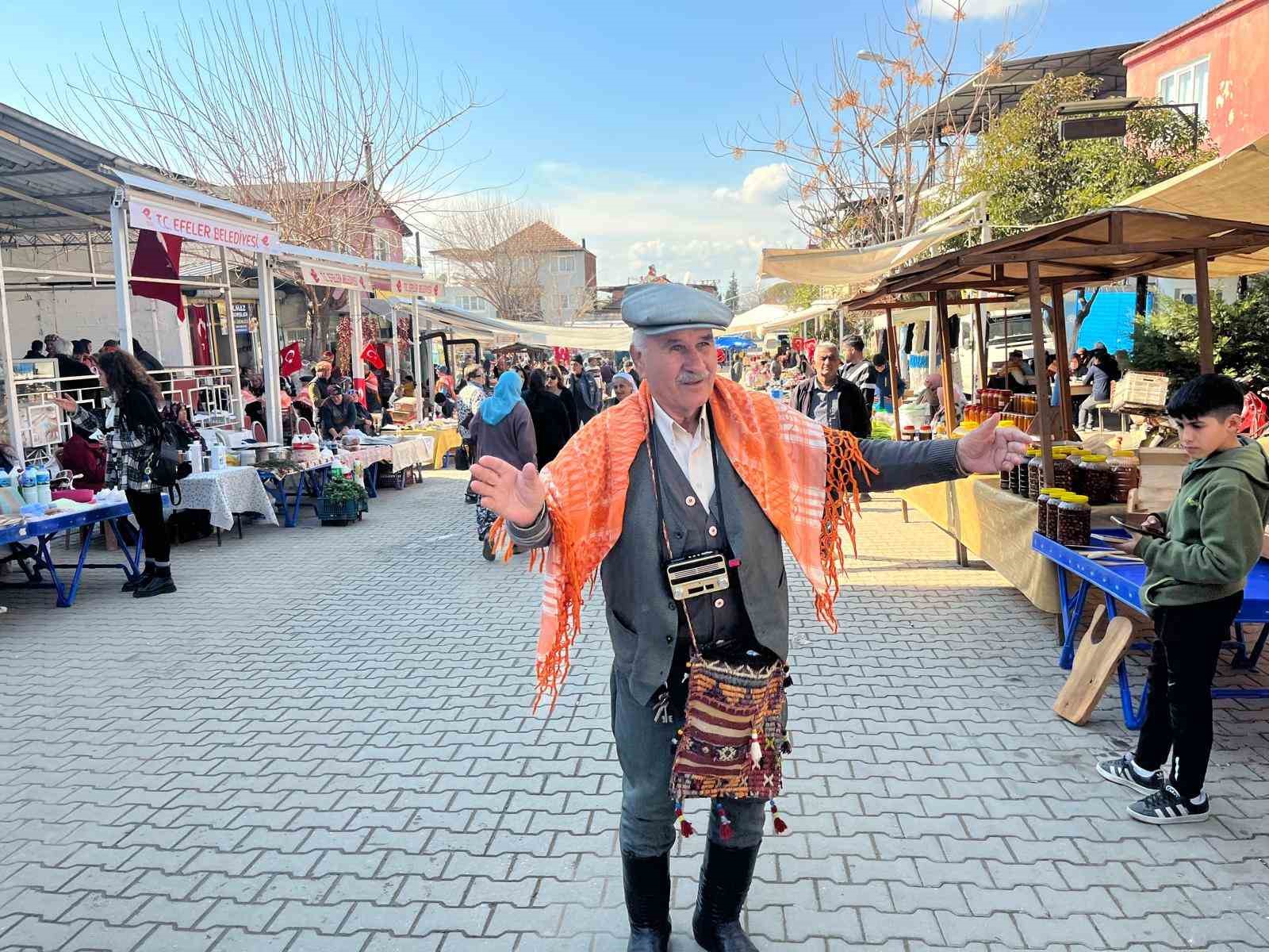 Neşesini 30 yıldır boynunda taşıdığı radyoya borçlu