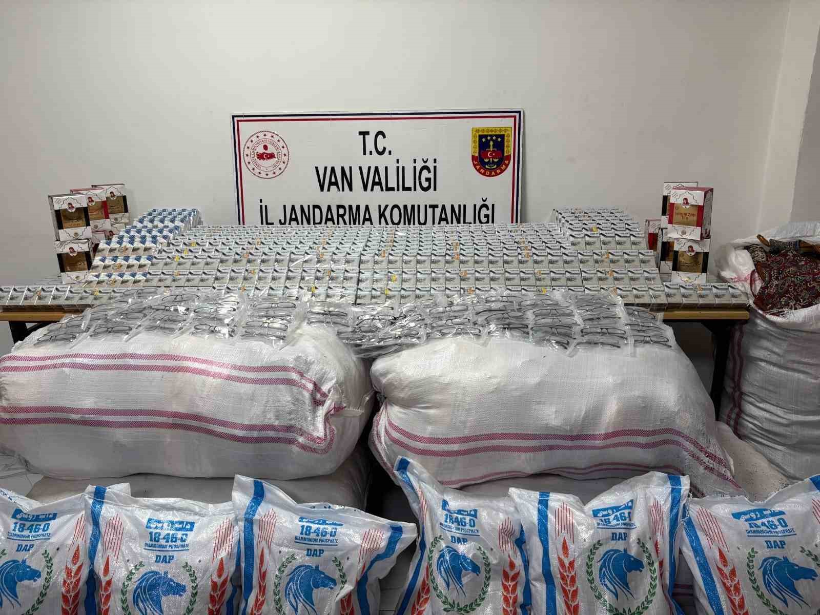 Van’da gümrük kaçağı malzemeler ele geçirildi