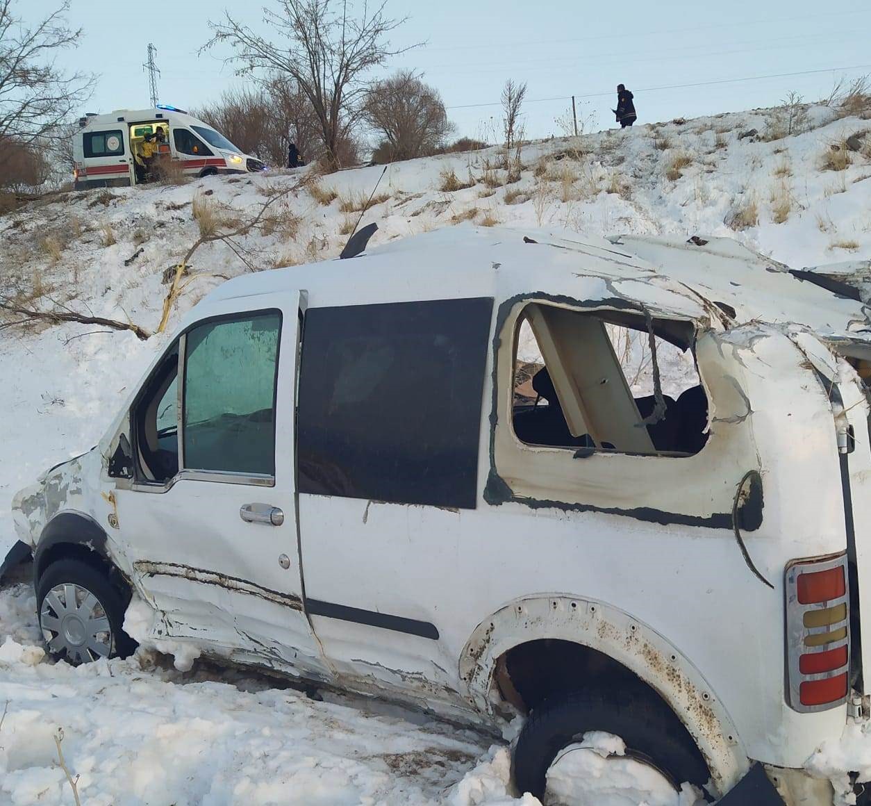 Van’da kamyonet takla attı: 3 kişi yaralandı