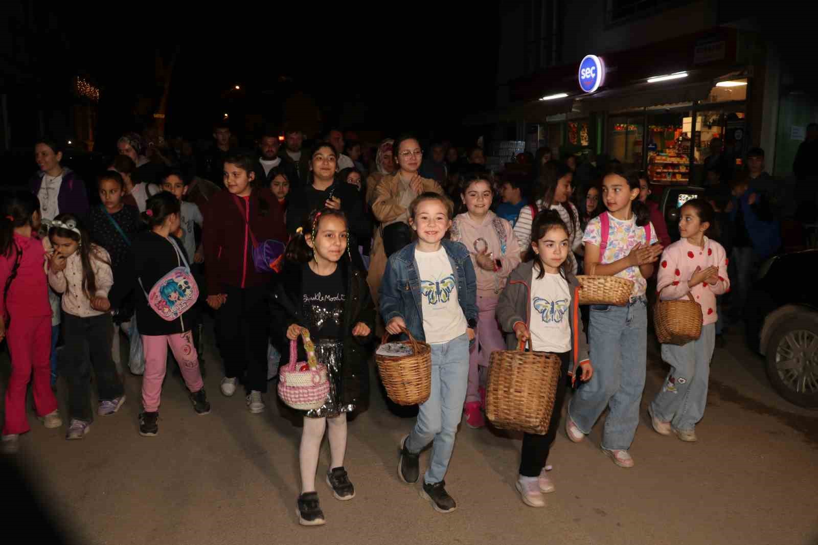 152 yıllık Ramazan geleneği: “Sepet sallama”