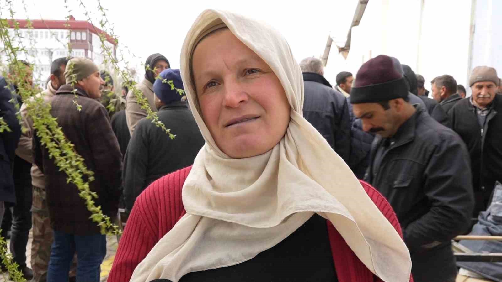 Kendisi küçükbaş hayvan üreticisi, kocası çoban