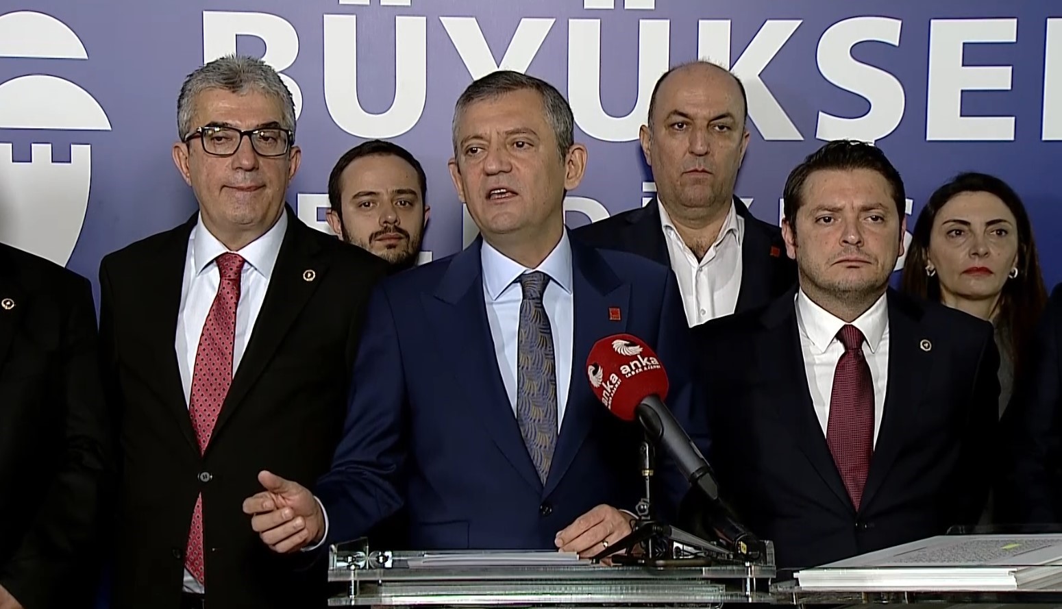 Özel’den mitingleri yayınlamayan medyaya karşı boykot çağrısı