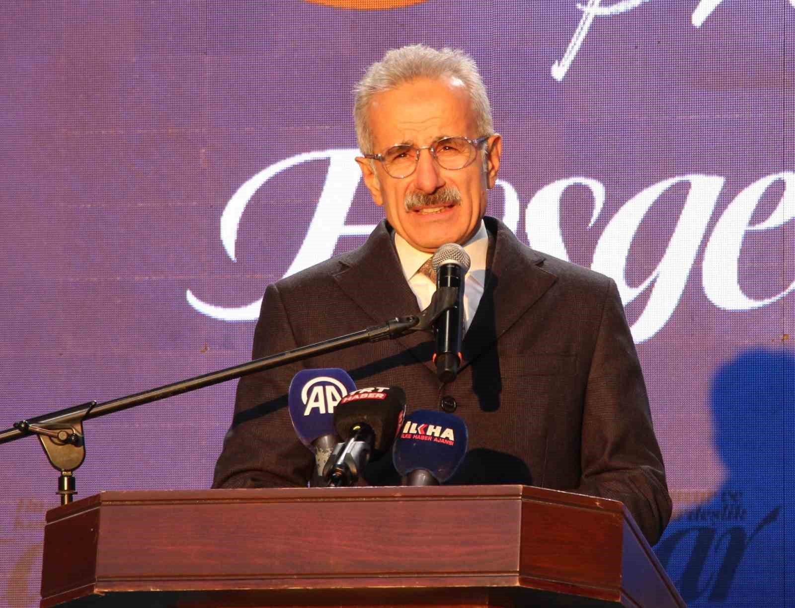 Bakan Uraloğlu: “İstanbul’da yaptıkları yolsuzlukların hesabını vermek yerine, ‘demokrasi elden gidiyor’ diyorlar”