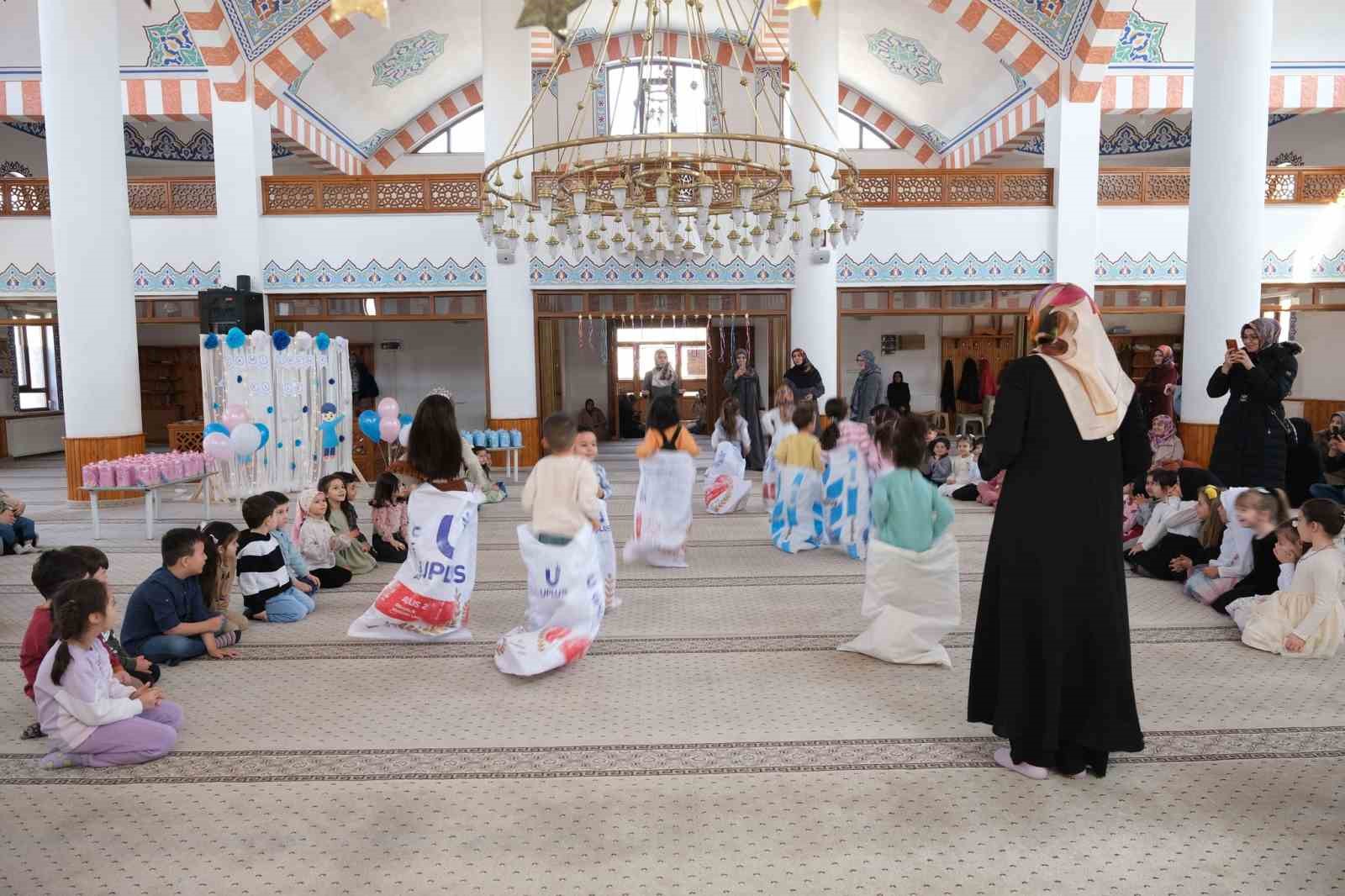 Cami, çocuk buluşması gerçekleştirildi