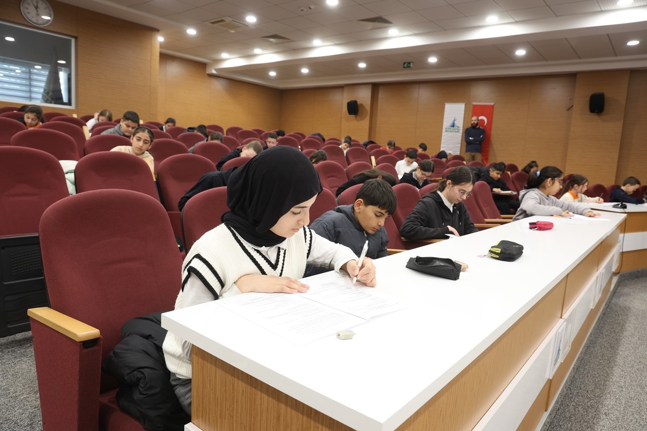 Hadis ezberleme yarışmasında kıyasıya mücadele ettiler