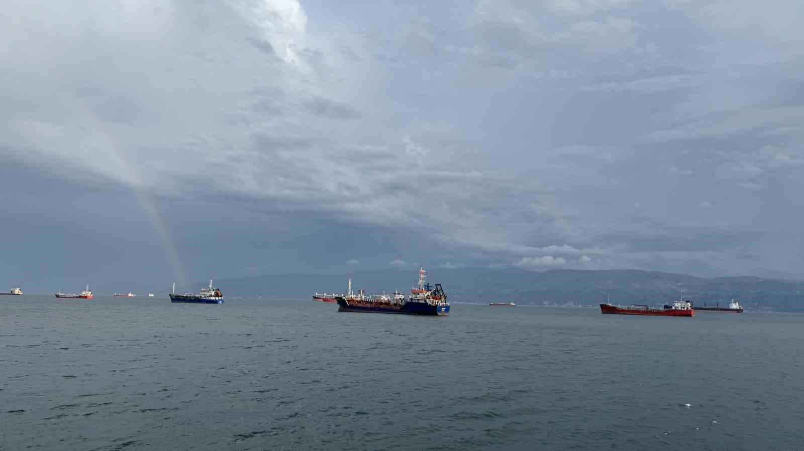 İzmit Körfezi’nde gemi yoğunluğu