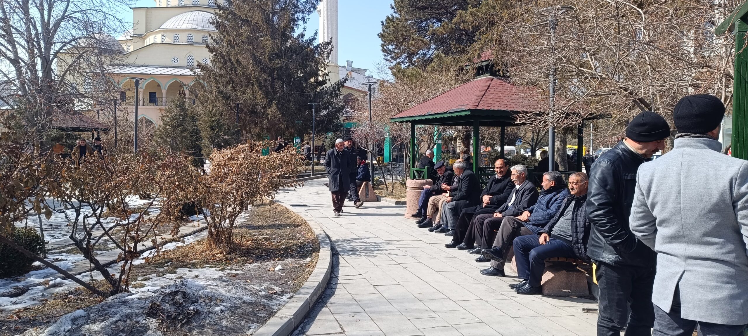 Van’da güneşli havanın keyfi çıkarıldı