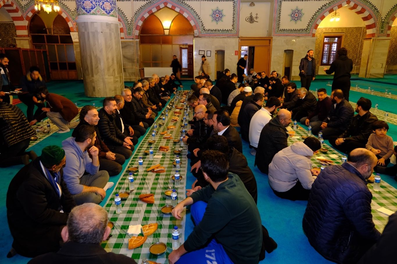 Van’da Geleneksel Ümmet İftarı yoğun katılımla gerçekleşti