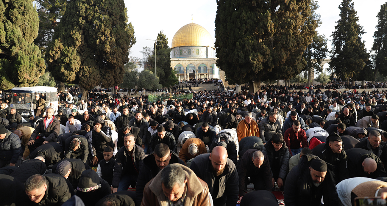 Mescid-i Aksa’da 120 bin Müslüman bayram namazını kıldı