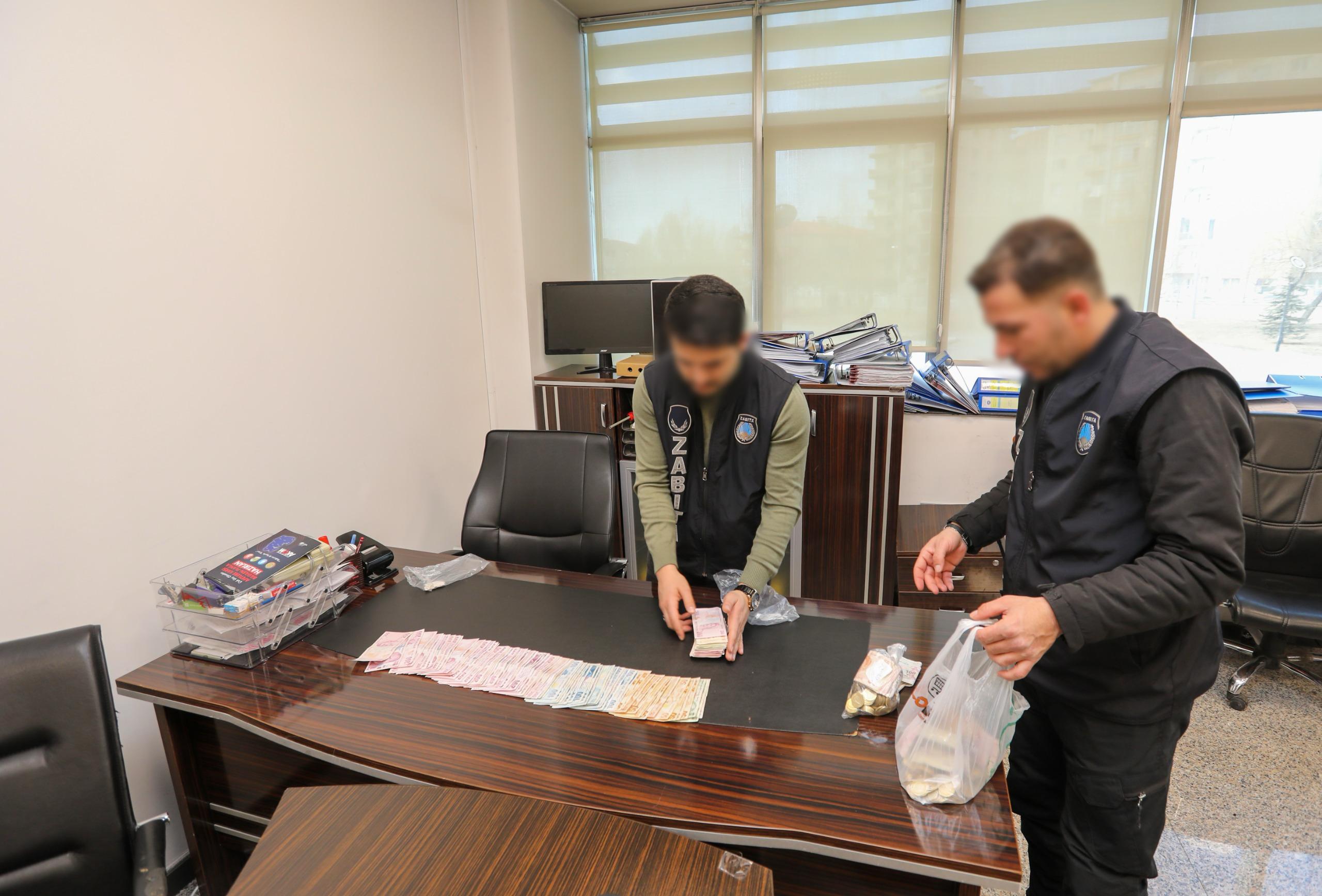 Van’da dilencinin üzerinden 27 bin TL çıktı