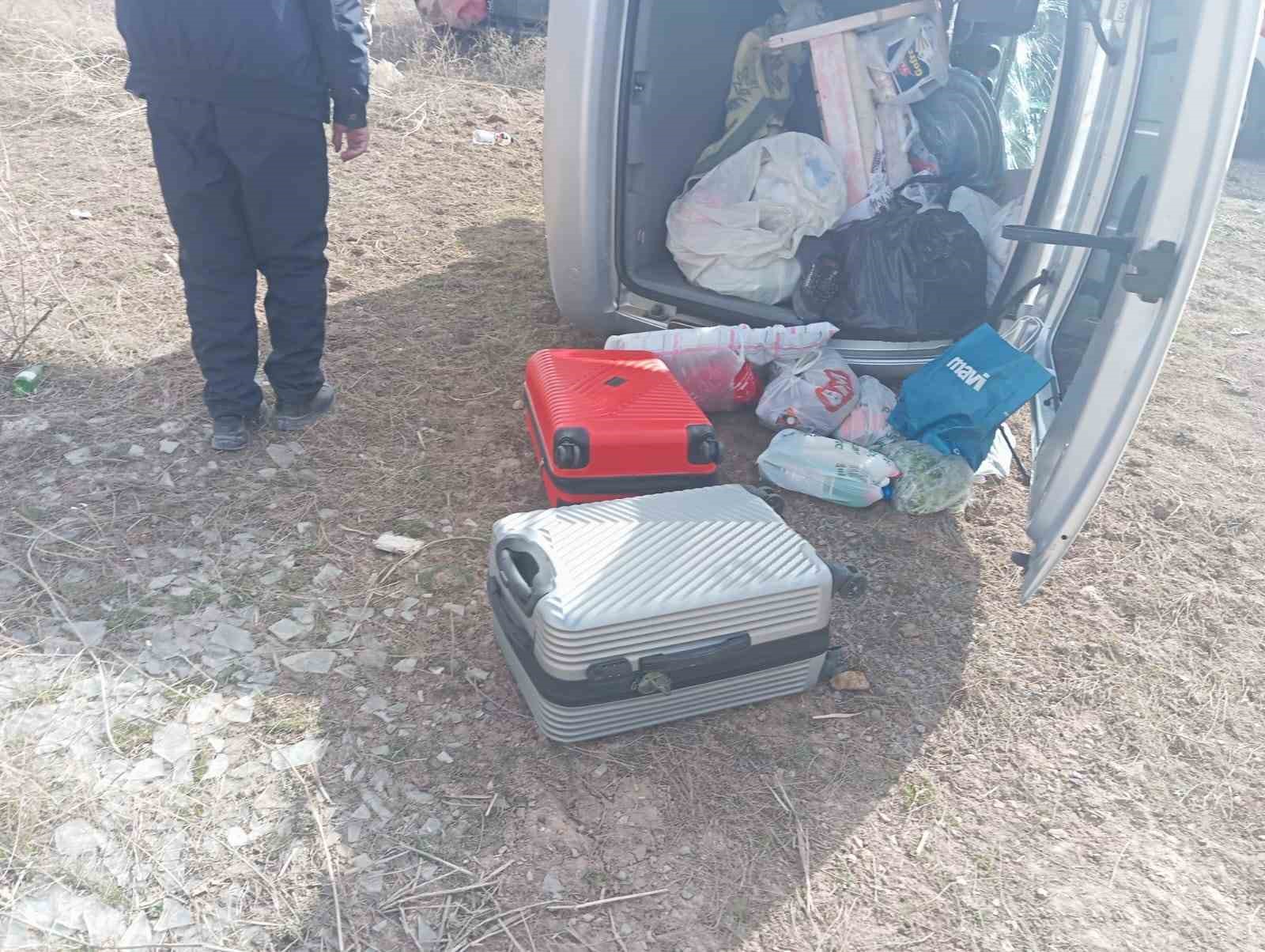 Yüksekova-Van karayolunda trafik kazası: 3 yaralı