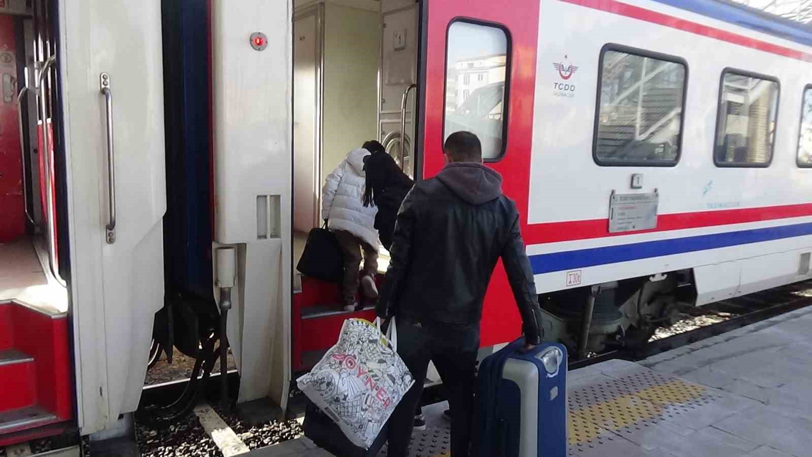 Doğu Ekspresi’nde bayramı yoğunluğu