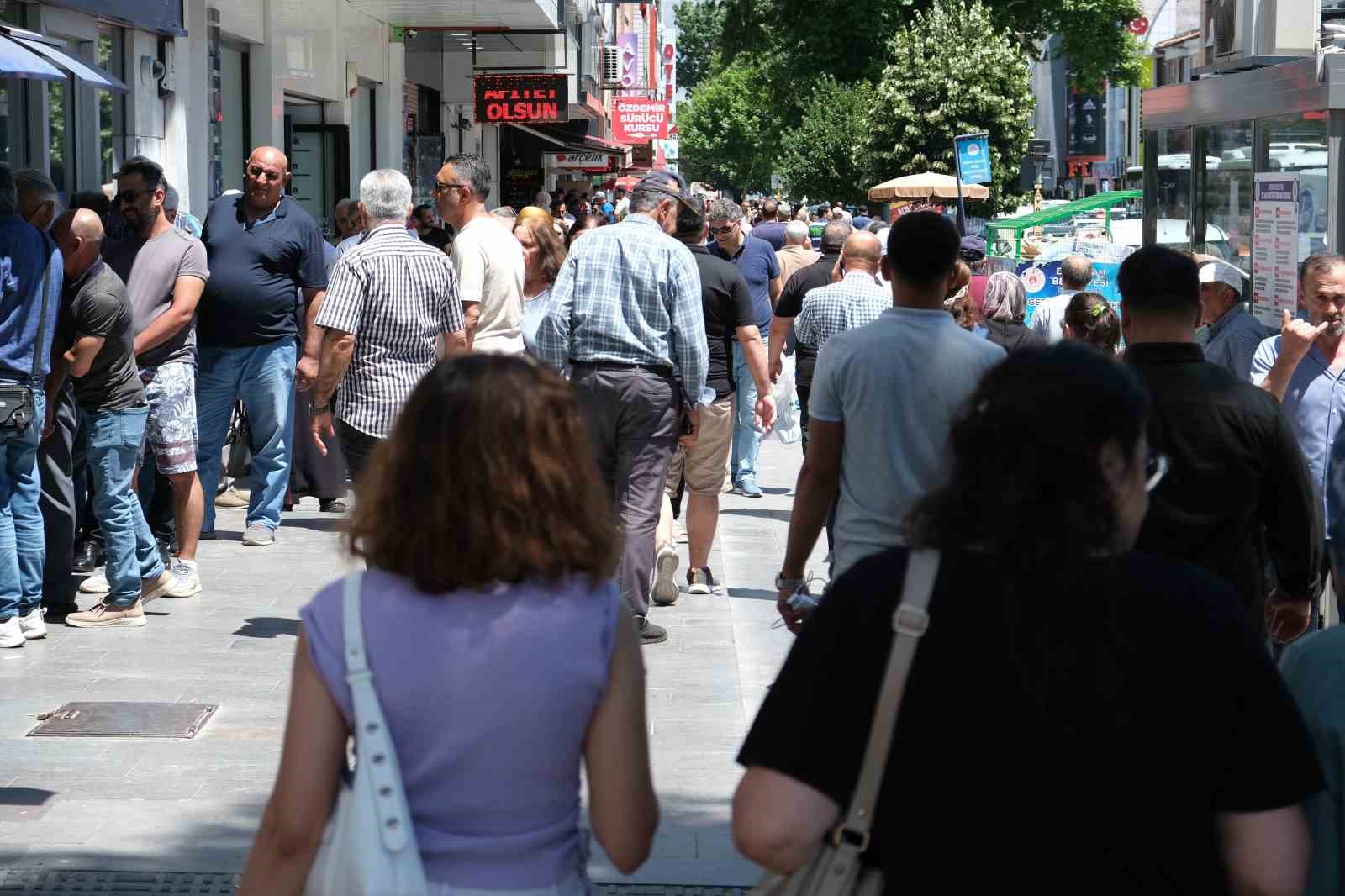 Erzincan’da bayram yoğunluğu tatilcilerin de akınıyla iki katına çıktı