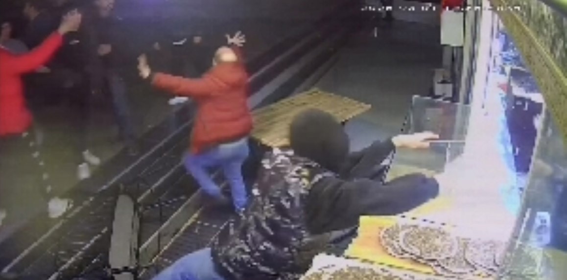 Hem kavga ettiler, hem hırsızlık yaptılar