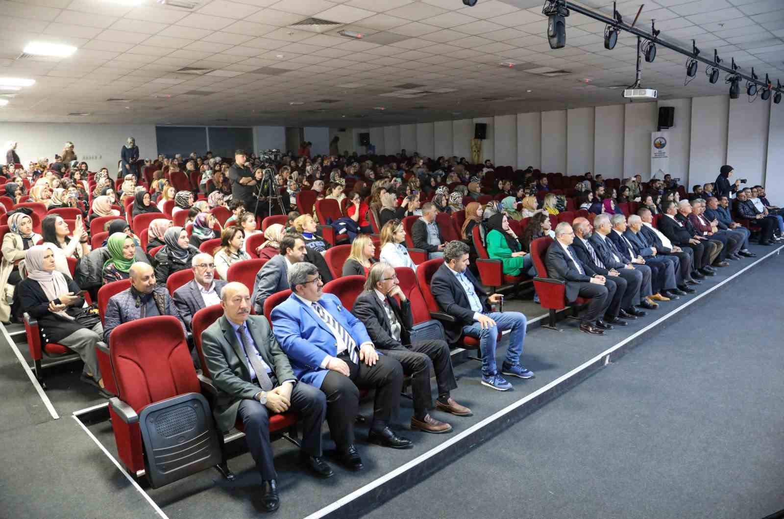 Van Büyükşehir Belediyesinin tasavvuf müziği konseri yoğun ilgi gördü